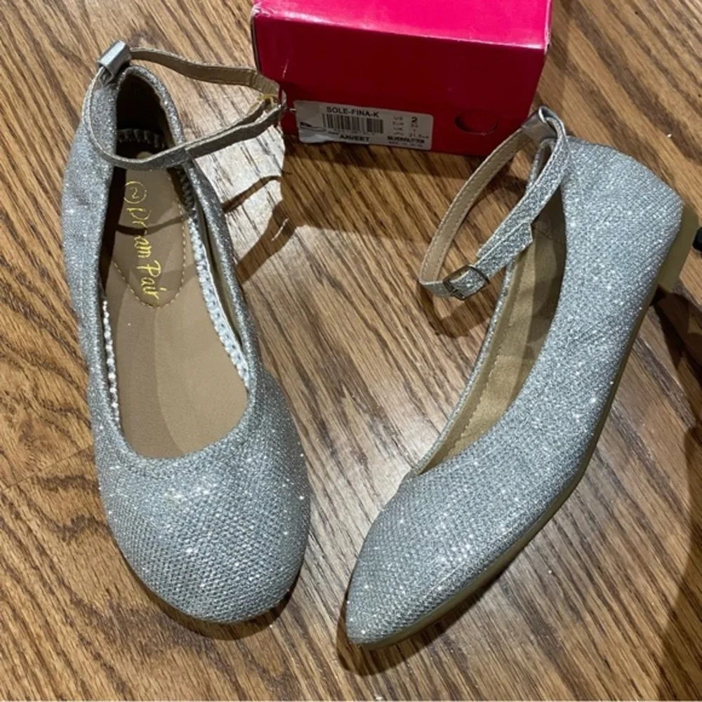 New sz 2 girls dress shoes